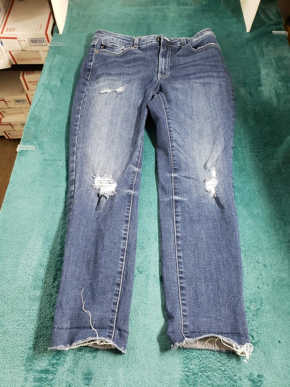 Kancan Jeans Size 11 Womens Blue Pants Stretch Denim Fray Hem Ankle Cropped